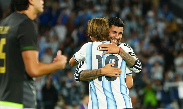 La fiesta de la Selección Argentina ante Bolivia en el Kempes. Foto: Lucio Casalla / ElDoce.tv.