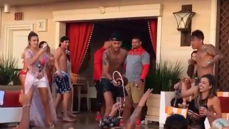 La fiesta de Neymar en una mansión de Las Vegas.