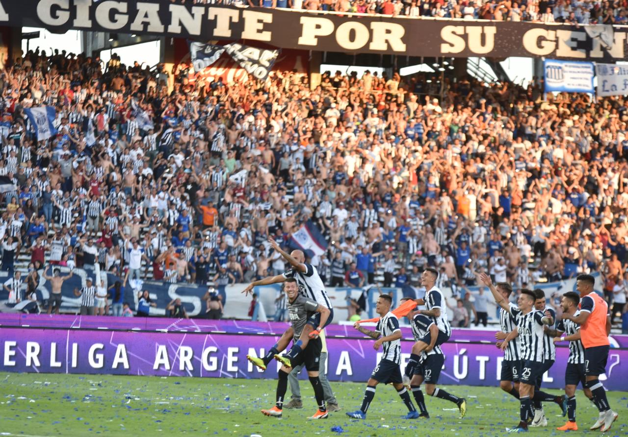 La fiesta del clásico, otra vez en el Kempes. Foto: Lucio Casalla / ElDoce.tv.