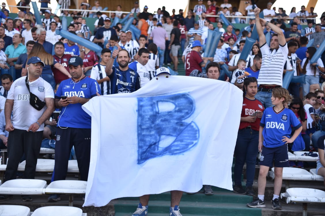 La fiesta del clásico, otra vez en el Kempes. Foto: Lucio Casalla / ElDoce.tv.