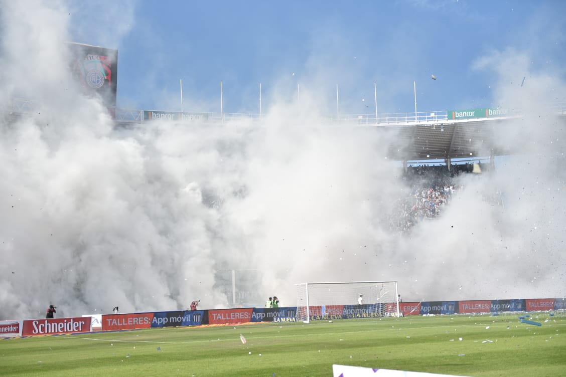 La fiesta del clásico, otra vez en el Kempes. Foto: Lucio Casalla / ElDoce.tv.