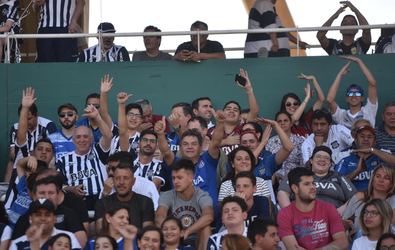 La fiesta del clásico, otra vez en el Kempes. Foto: Lucio Casalla / ElDoce.tv.