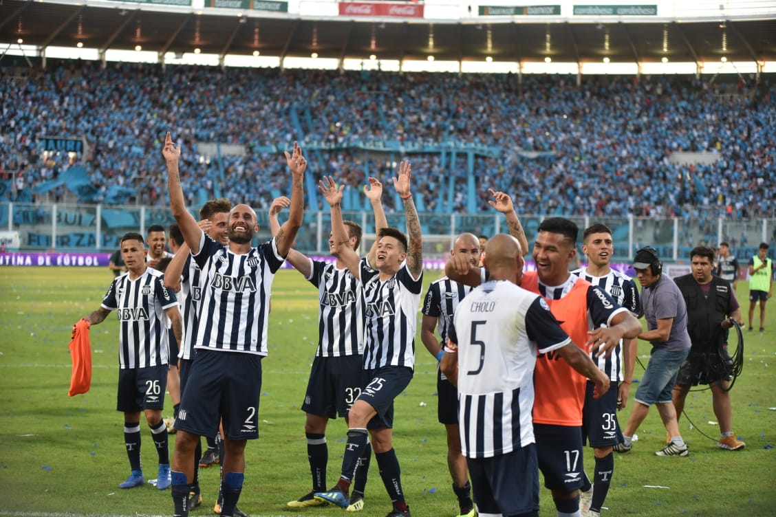 La fiesta del clásico, otra vez en el Kempes. Foto: Lucio Casalla / ElDoce.tv.