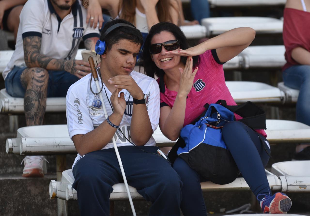 La fiesta del clásico, otra vez en el Kempes. Foto: Lucio Casalla / ElDoce.tv.