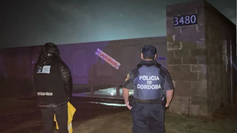 La fiesta fue clausurada dos veces en una misma noche.