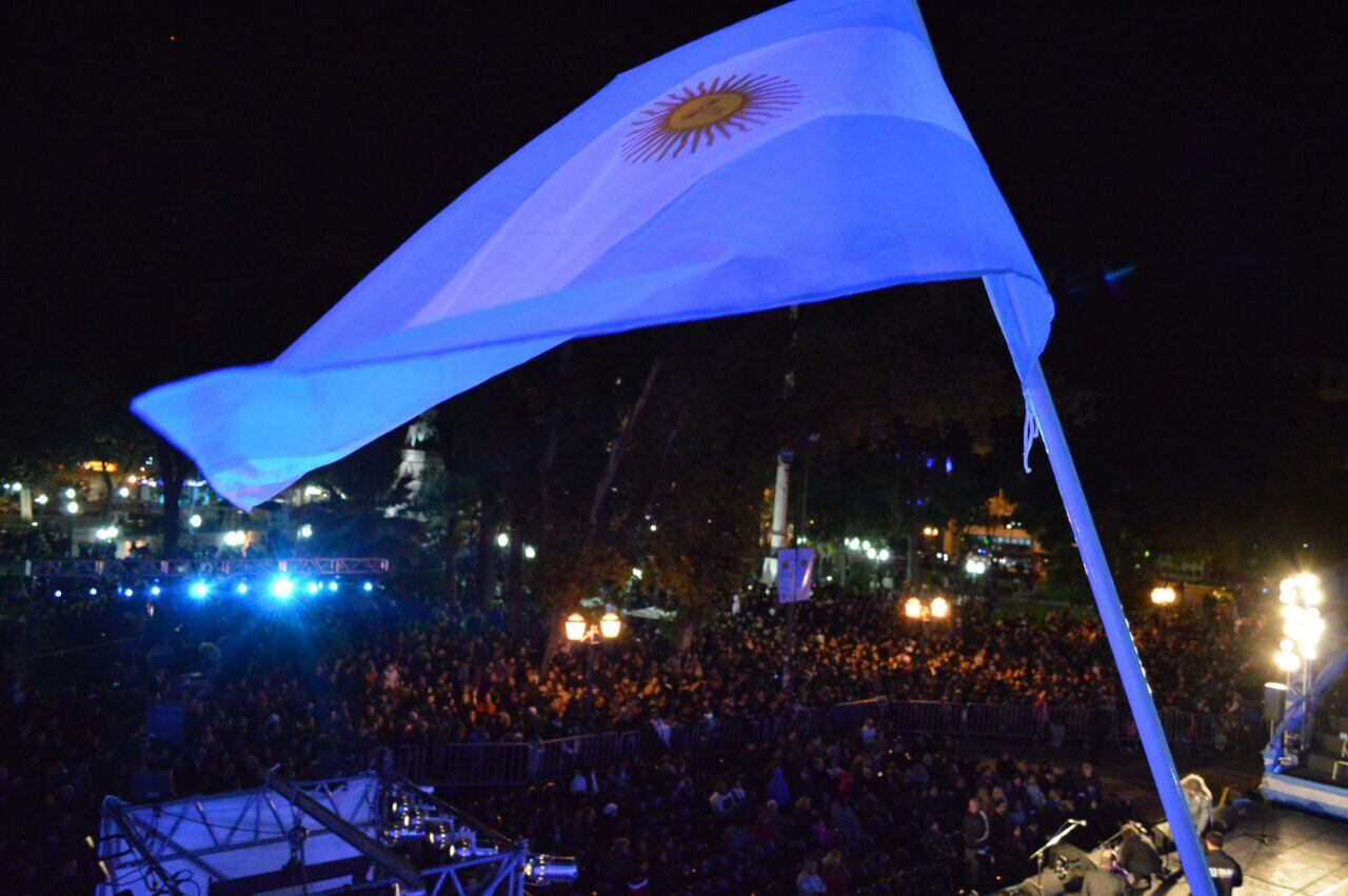 La fiesta patria se vivió en la Plaza San Martín. Foto: Maxi López / ElDoce.tv.