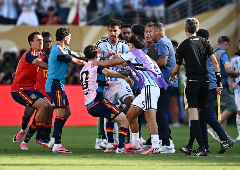 La FIFA analiza sancional a la Selección Argentina.