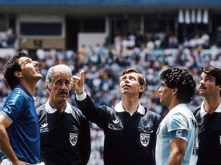 La foto de Messi contra los ingleses que recordó a la de Maradona en el 86.