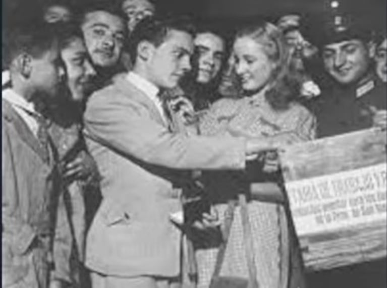 La foto de Mirtha en la inauguración del Obelisco.