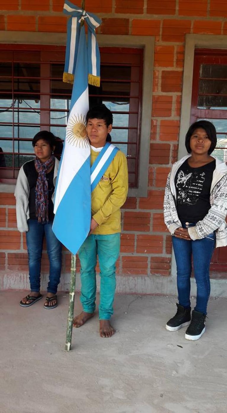 La foto del abanderado misionero que conmovió al país