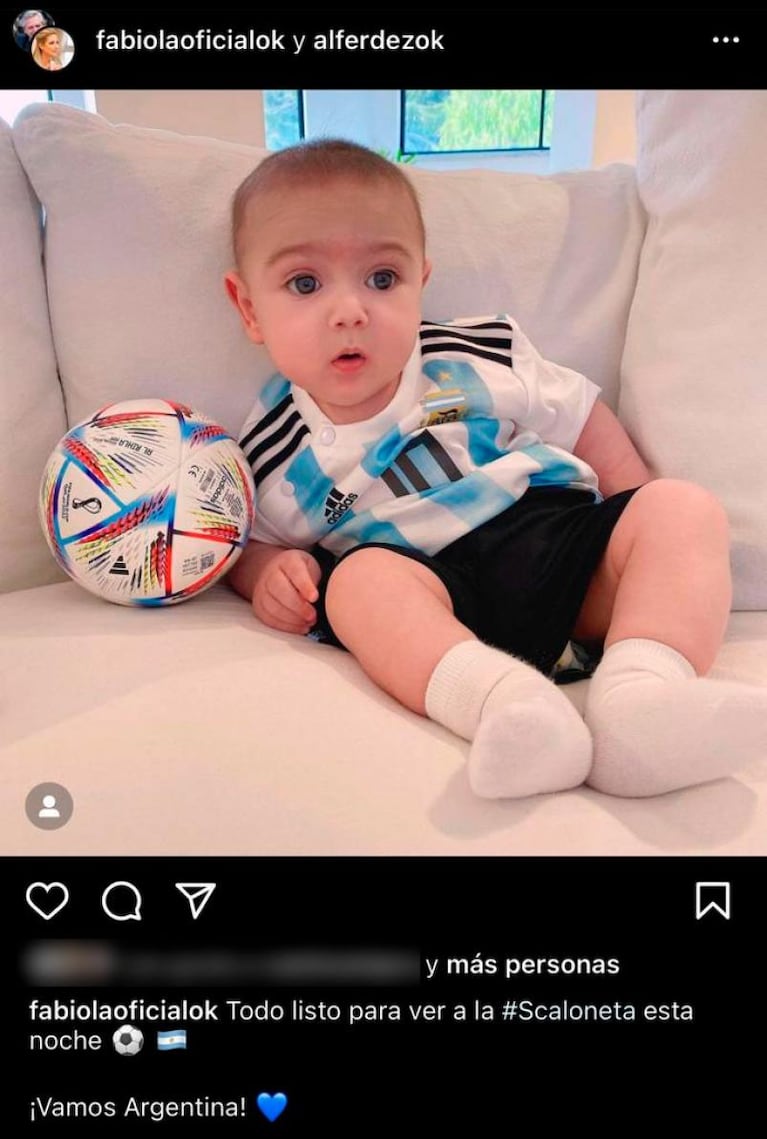La foto del bebé de Alberto Fernández y Fabiola Yañez alentando a la Selección