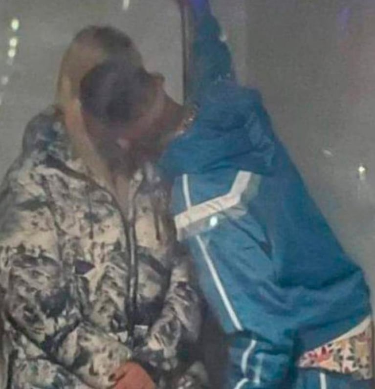 La foto del beso entre Wanda Nara y L-Gante que confirma el romance