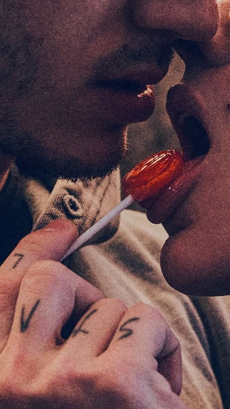 La foto  del chupetín entre Gimena Accardi y Seven Kayne.