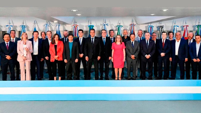 La foto del encuentro entre el candidato oficialista y mandatarios provinciales.