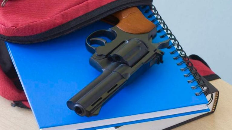 La foto del estudiante con el arma se viralizó en grupos de la escuela.