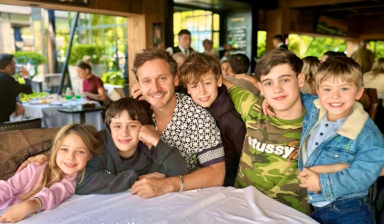 La foto que compartió Vicuña con sus hijos por el Día del Padre.
