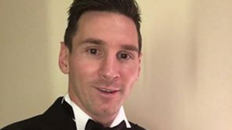 La foto que publicó Messi con su traje negro.