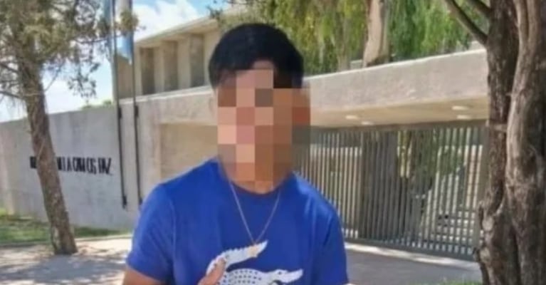 La foto que se sacó frente al edificio de Tribunales de Villa Carlos Paz.