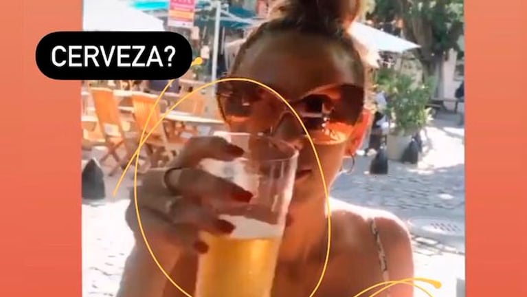 La foto viral que generó polémica: Barby Silenzi mezcló alcohol y lactancia.