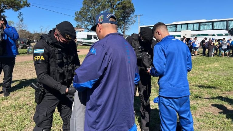 La FPA controló los colectivos de los hinchas de Boca y Vélez. (Foto: prensa FPA)