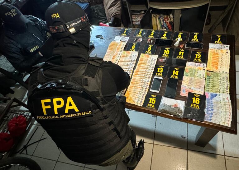 La FPA encontró droga y dinero en el local.