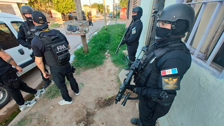 La FPA realizó allanamientos en tres barrios de la capital.