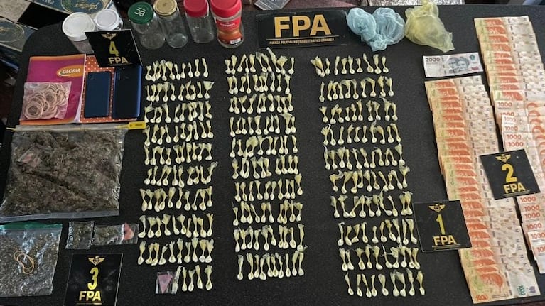 La FPA secuestró más de 500 dosis de cocaína en el departamento de barrio SEP.