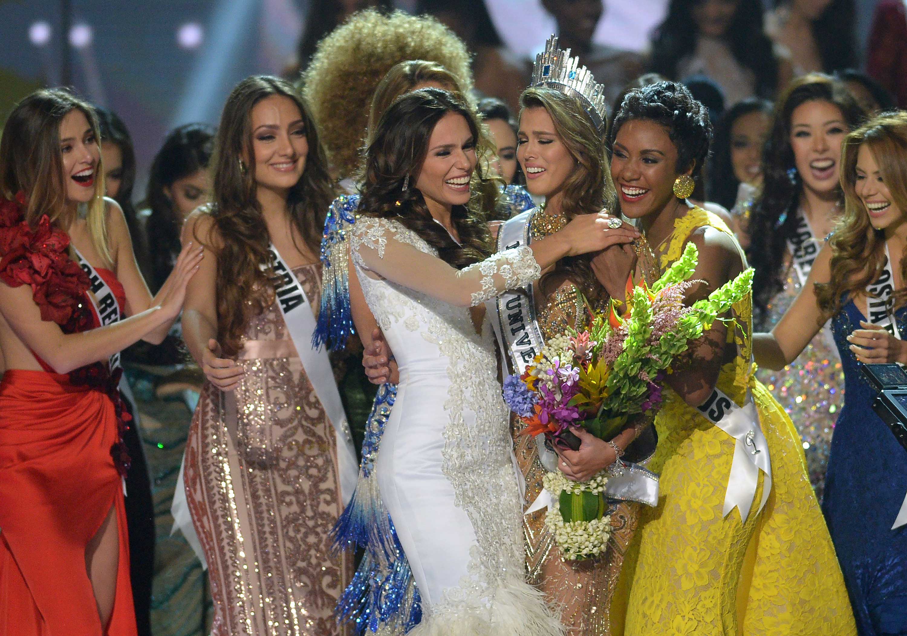 La francesa Iris Mittenaere es la nueva Miss Universo.