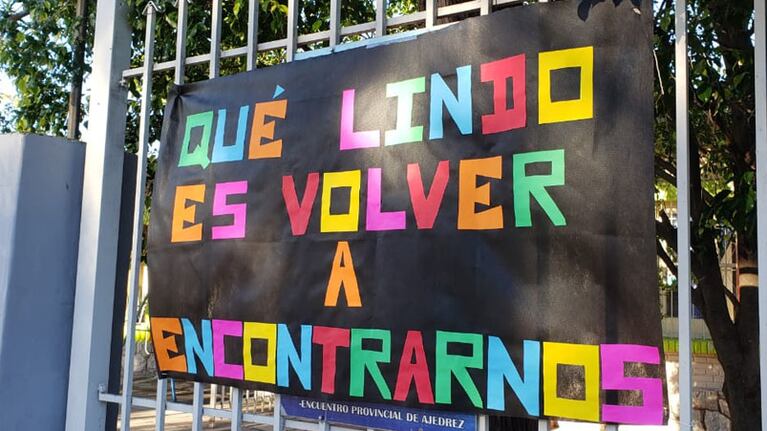 La frase en una escuela que resume un sentimiento generalizado.