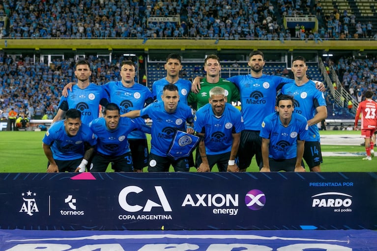 La fromación Pirata que salió a la cnacha en busca de un pasaje a la final de la Copa Argentina.