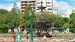 La fuente de la plaza Colón ayuda a refrescarse. 