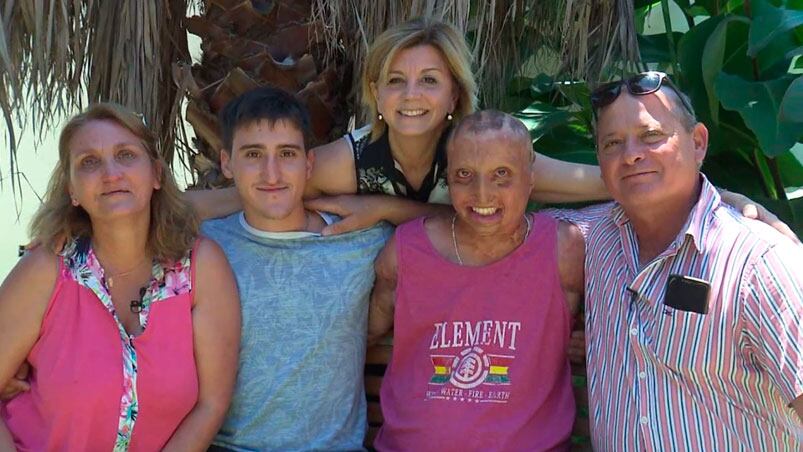 La fuerza de Emiliano sigue sosteniendo a su familia a 16 años del accidente.