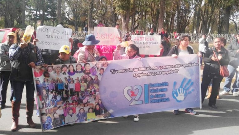 La Fundación Síndrome de Down Chuquisaca lideró la manifestación. / Foto: Correo del Sur.