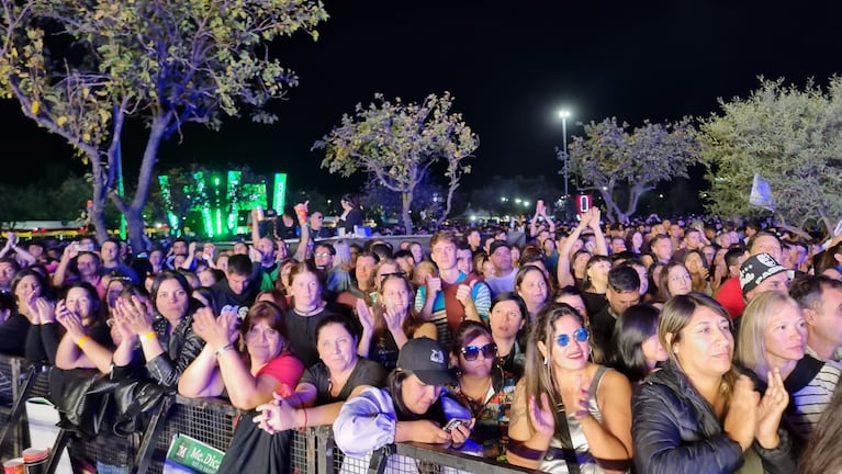 La gente acompaña a Un Poco de Ruido en el Festival Nacional de Cuarteto.