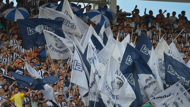 La gente acompañó a Talleres en la fiesta contra River. Foto: Lucio Casalla.