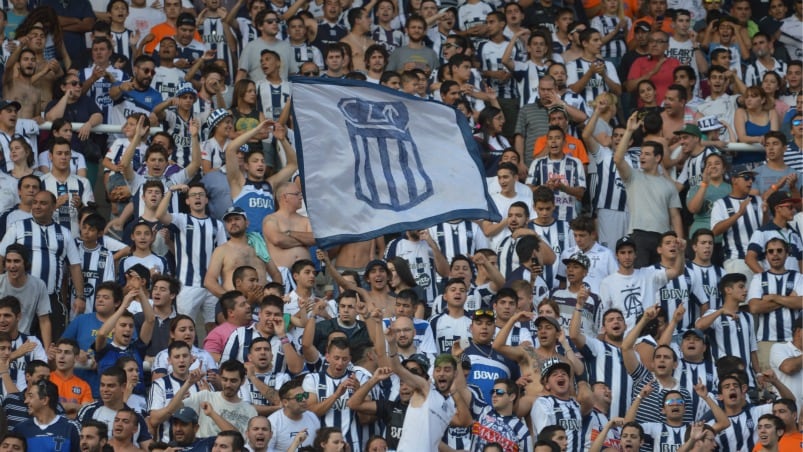 La gente acompañó a Talleres en la fiesta contra River. Foto: Lucio Casalla.