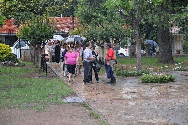 La gente comenzaba a llegar al acto de asunción. F