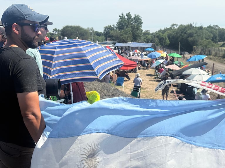 La gente copó el predio municipal de Las Higueras para ver a los aviones F-16.
