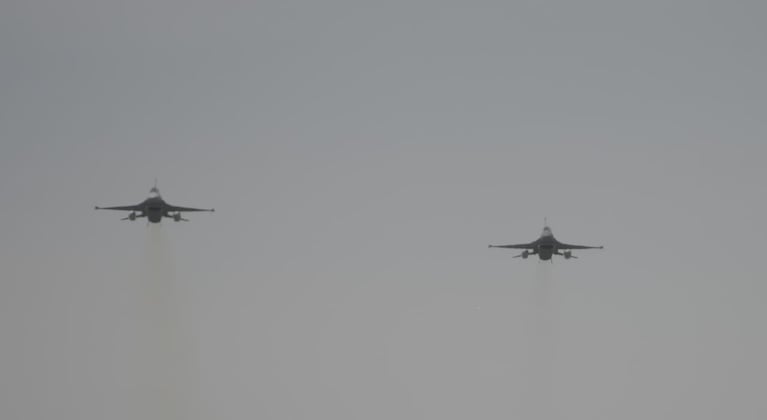 La gente copó el predio municipal de Las Higueras para ver a los aviones F-16.