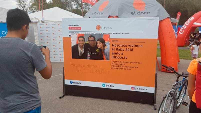 La gente pasó por el stand de El Doce en Carlos Paz.