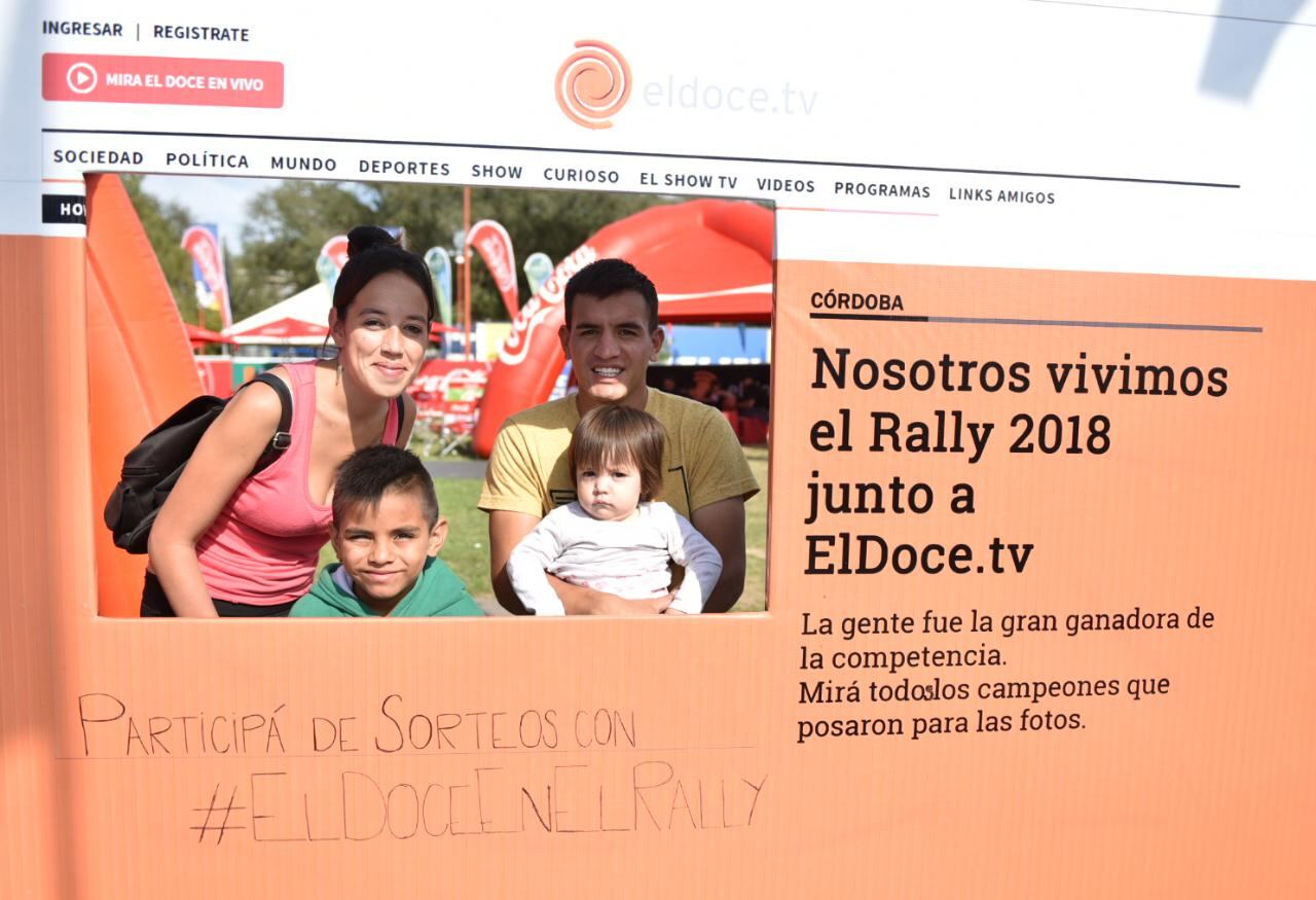 La gente pasó por el stand de El Doce en Carlos Paz. Foto: Lucio Casalla/ElDoce.tv