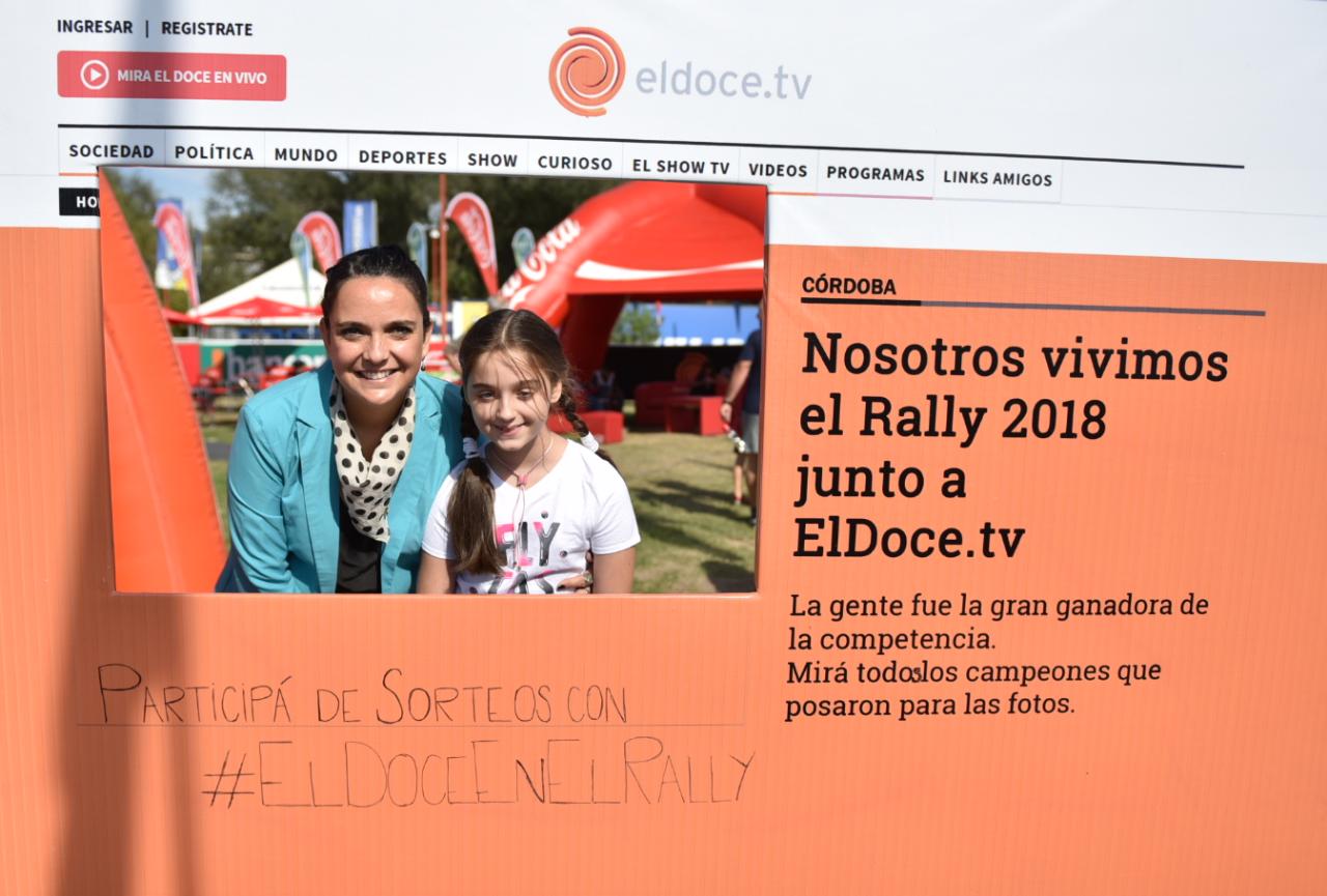 La gente pasó por el stand de El Doce en Carlos Paz. Foto: Lucio Casalla/ElDoce.tv