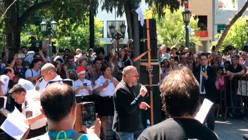 La gente se reunió para escuchar villancicos y los clásicos del Toro.