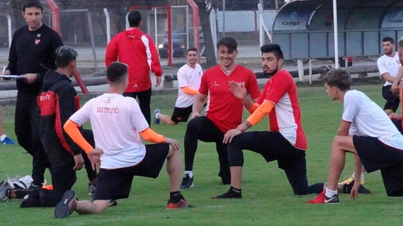 La Glo deberá frenar la pretemporada para jugar con el campeón defensor.