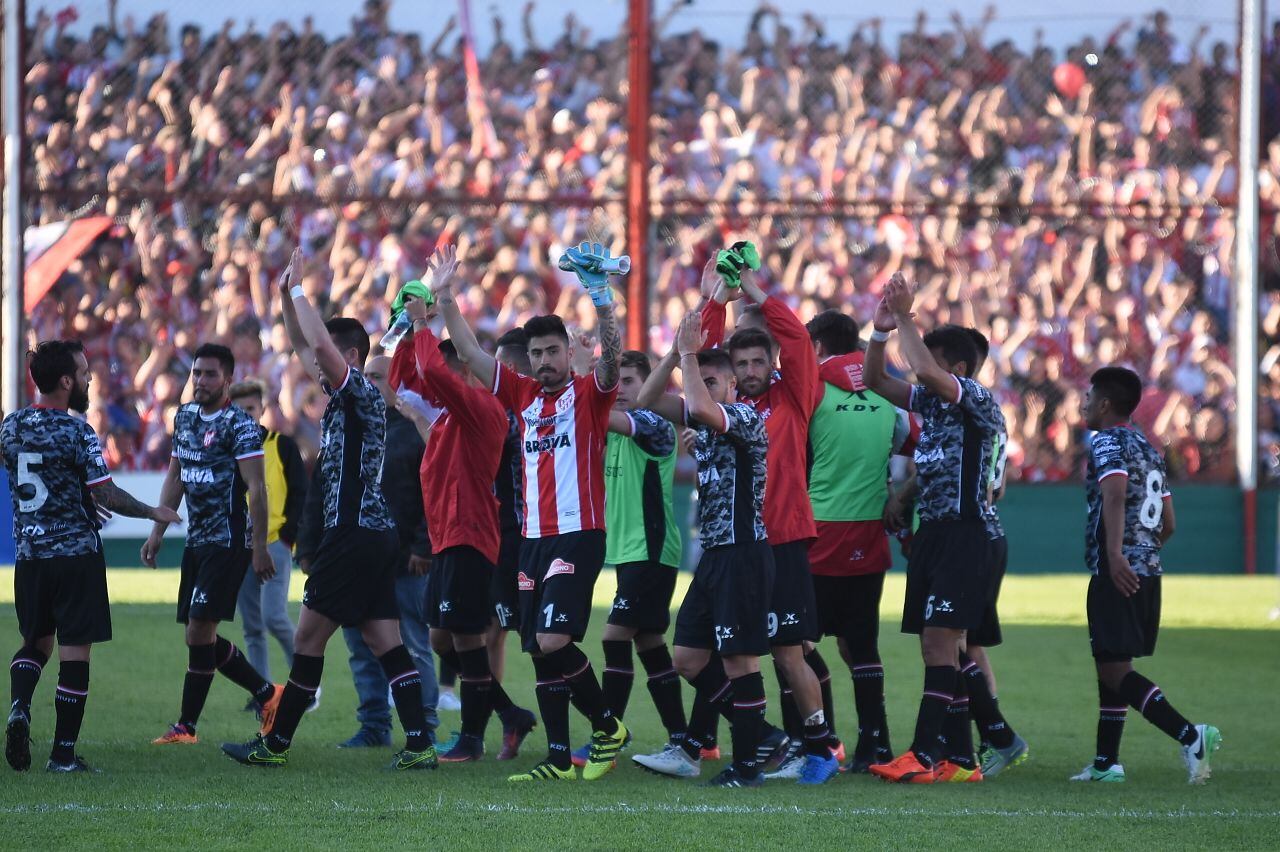 La Gloria abrió el campeonato en casa. Foto: Lucio Casalla / ElDoce.tv.