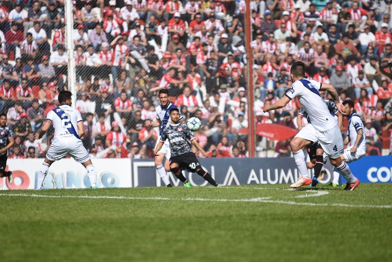 La Gloria abrió el campeonato en casa. Foto: Lucio Casalla / ElDoce.tv.