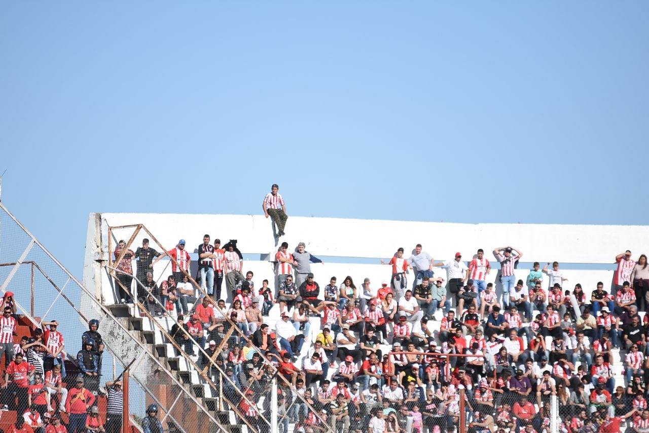 La Gloria abrió el campeonato en casa. Foto: Lucio Casalla / ElDoce.tv.