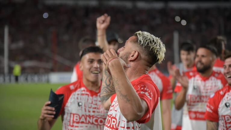 La Gloria es un carnaval y pasó a la final del reducido. Foto: Lucio Casalla/El Doce.