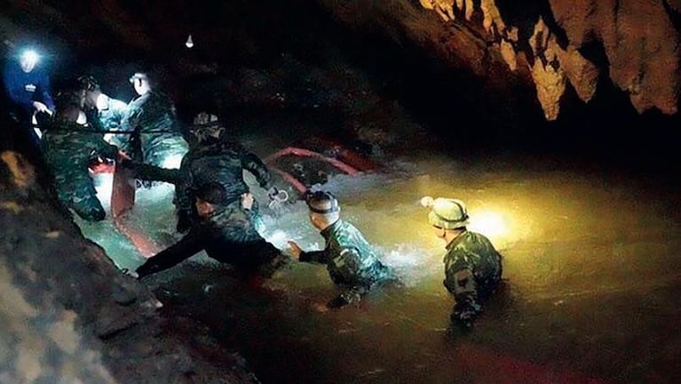 La gran mentira: un libro reveló cómo rescataron a los niños de la cueva en Tailandia
