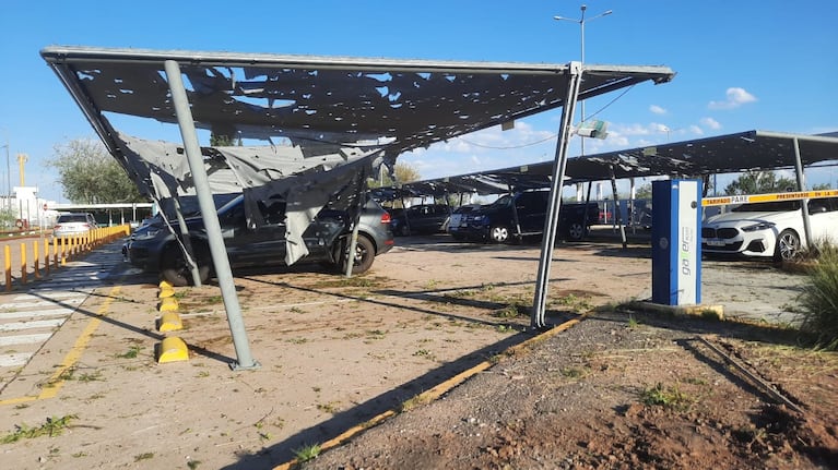 La granizada que causó destrozos en el Aeropuerto de Córdoba.